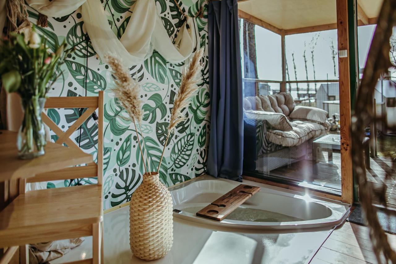 Herbals - Tree&Lake Houses With Bath, Sauna, Bikes, Motorboat Mielno  Extérieur photo