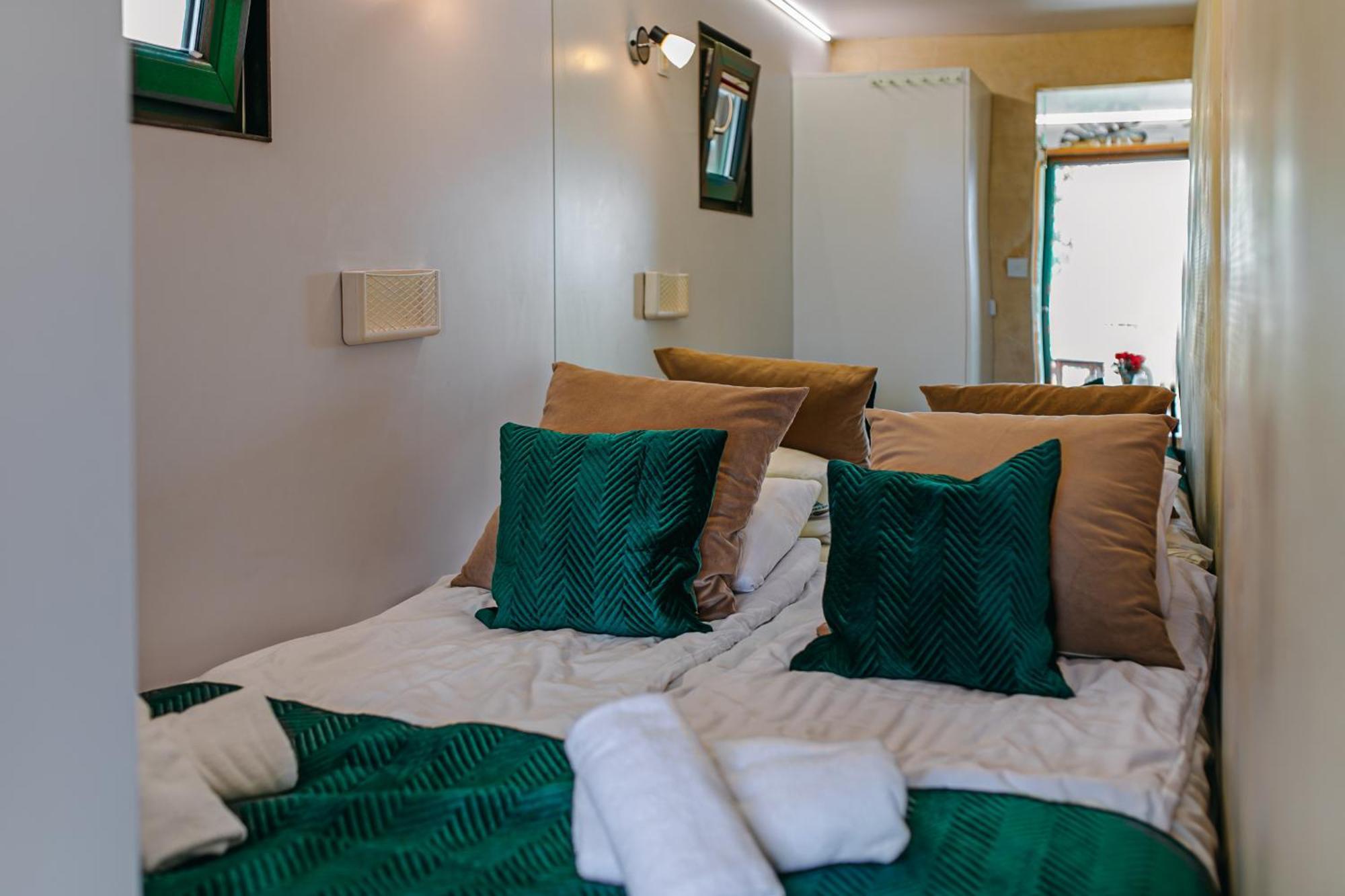 Herbals - Tree&Lake Houses With Bath, Sauna, Bikes, Motorboat Mielno  Chambre photo
