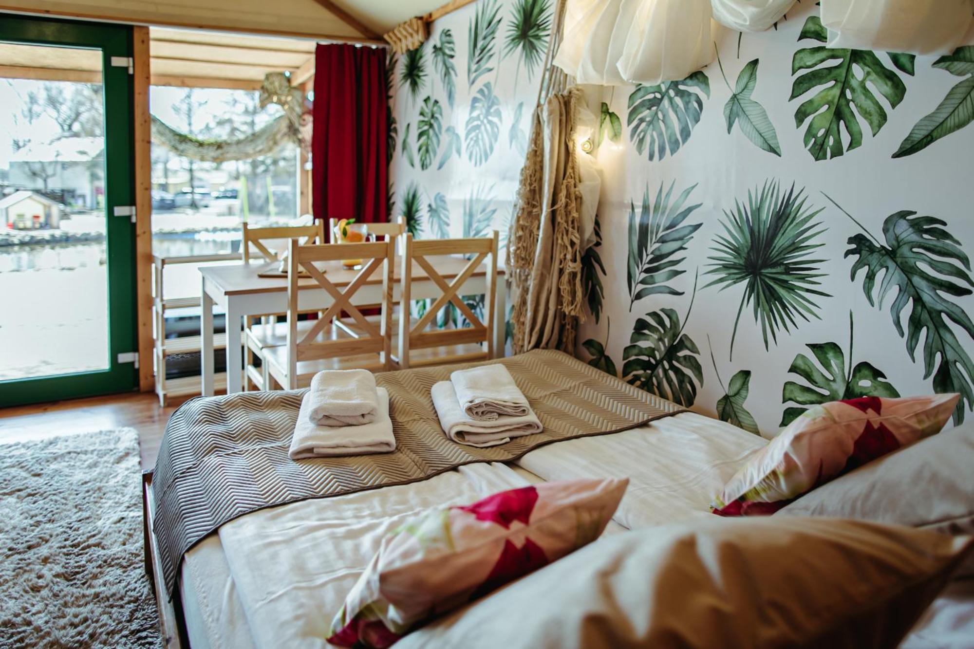 Herbals - Tree&Lake Houses With Bath, Sauna, Bikes, Motorboat Mielno  Chambre photo